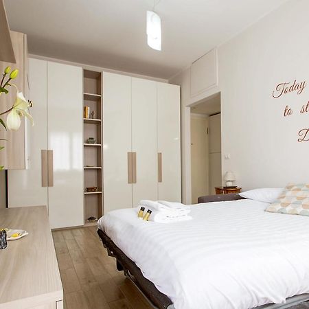 Lorenteggio Studio Apt มิลาน ภายนอก รูปภาพ